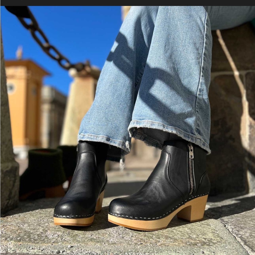 Swedish Hasbeen black zip Emy boot